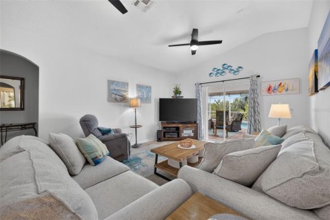 House in Clermont, Florida 3 bedrooms, 117.06 sq.m. № 2236077 - photo 9
