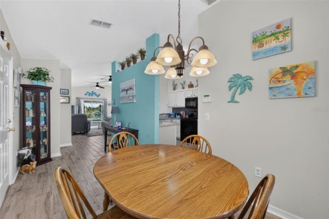 House in Clermont, Florida 3 bedrooms, 117.06 sq.m. № 2236077 - photo 13