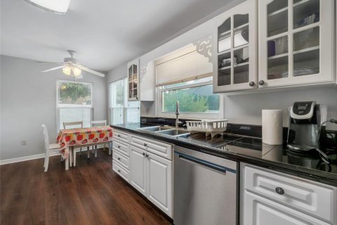 Villa ou maison à vendre à New Port Richey, Floride: 4 chambres, 264.21 m2 № 2419316 - photo 8
