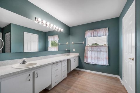 Villa ou maison à vendre à New Port Richey, Floride: 4 chambres, 264.21 m2 № 2419316 - photo 30