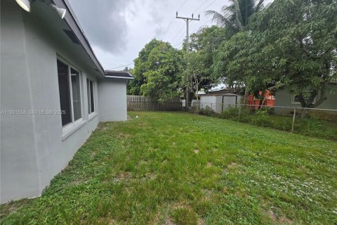 Villa ou maison à vendre à Lauderhill, Floride: 4 chambres, 160.16 m2 № 1990147 - photo 7