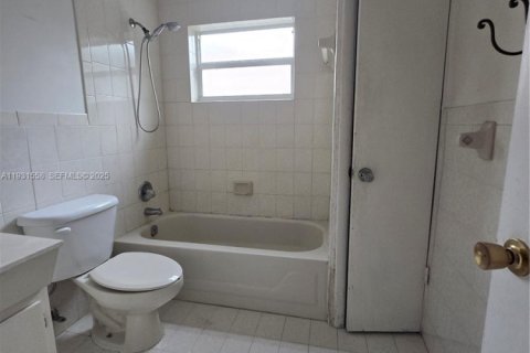 Villa ou maison à vendre à Lauderhill, Floride: 4 chambres, 160.16 m2 № 1990147 - photo 5