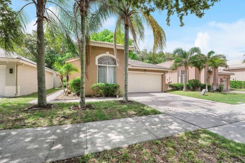 Casa en venta en Coconut Creek, Florida, 3 dormitorios, 145.95 m2 № 2153690 - foto 1