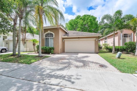 Casa en venta en Coconut Creek, Florida, 3 dormitorios, 145.95 m2 № 2153690 - foto 2
