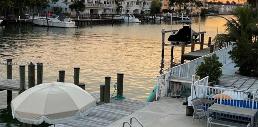 Apartamento en Miami Beach, Florida 1 dormitorio, 1357.67 m2 № 1992935