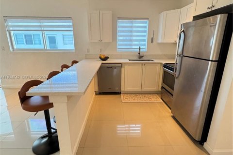 Apartamento en alquiler en Miami Beach, Florida, 1 dormitorio, 1357.67 m2 № 1992935 - foto 12