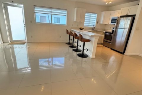 Apartamento en alquiler en Miami Beach, Florida, 1 dormitorio, 1357.67 m2 № 1992935 - foto 9