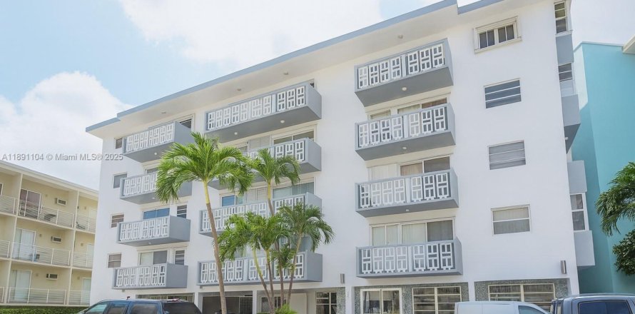 Condo in Miami Beach, Florida, 1 bedroom № 2089128