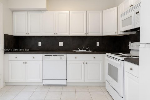 Condo in Miami Beach, Florida, 1 bedroom № 2089128 - photo 5
