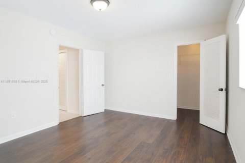 Condo in Miami Beach, Florida, 1 bedroom № 2089128 - photo 6