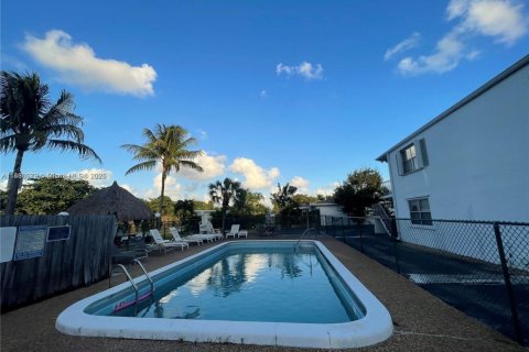 Снять в аренду кондоминиум в Дания-Бич, Флорида 2 спальни, 55.28м2, № 1949856 - фото 5