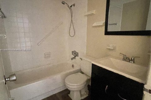 Снять в аренду кондоминиум в Дания-Бич, Флорида 2 спальни, 55.28м2, № 1949856 - фото 8