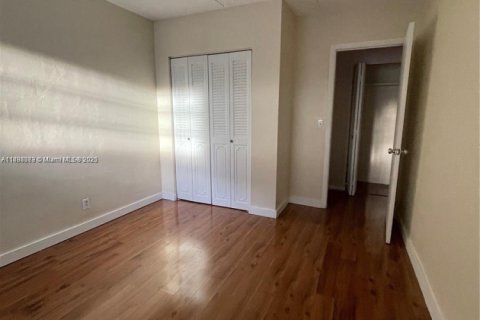 Снять в аренду кондоминиум в Дания-Бич, Флорида 2 спальни, 55.28м2, № 1949856 - фото 11