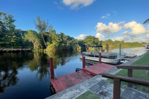 Снять в аренду кондоминиум в Дания-Бич, Флорида 2 спальни, 55.28м2, № 1949856 - фото 2