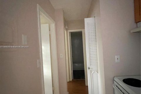 Снять в аренду кондоминиум в Дания-Бич, Флорида 2 спальни, 55.28м2, № 1949856 - фото 14