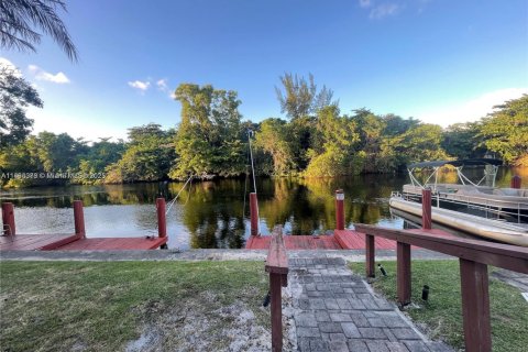 Снять в аренду кондоминиум в Дания-Бич, Флорида 2 спальни, 55.28м2, № 1949856 - фото 3