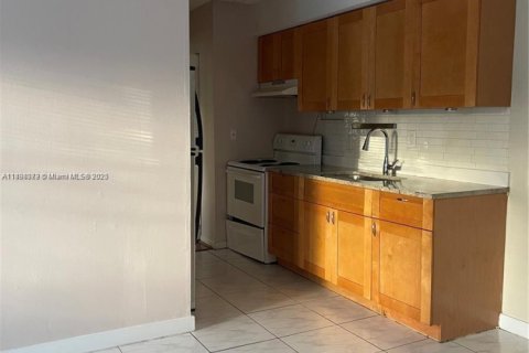 Снять в аренду кондоминиум в Дания-Бич, Флорида 2 спальни, 55.28м2, № 1949856 - фото 16