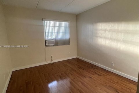 Снять в аренду кондоминиум в Дания-Бич, Флорида 2 спальни, 55.28м2, № 1949856 - фото 12