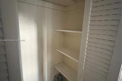 Снять в аренду кондоминиум в Дания-Бич, Флорида 2 спальни, 55.28м2, № 1949856 - фото 10