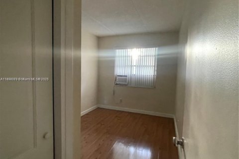 Снять в аренду кондоминиум в Дания-Бич, Флорида 2 спальни, 55.28м2, № 1949856 - фото 13