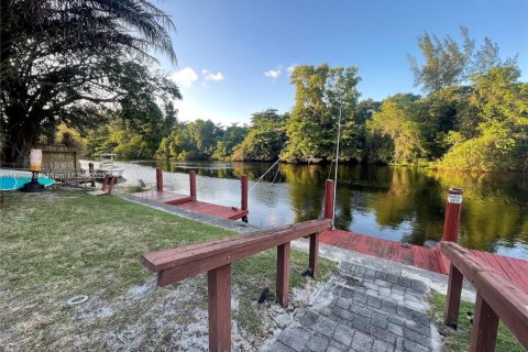 Снять в аренду кондоминиум в Дания-Бич, Флорида 2 спальни, 55.28м2, № 1949856 - фото 4