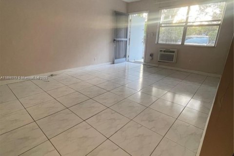 Снять в аренду кондоминиум в Дания-Бич, Флорида 2 спальни, 55.28м2, № 1949856 - фото 9