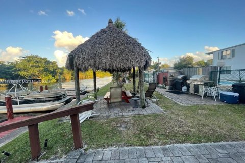 Снять в аренду кондоминиум в Дания-Бич, Флорида 2 спальни, 55.28м2, № 1949856 - фото 1