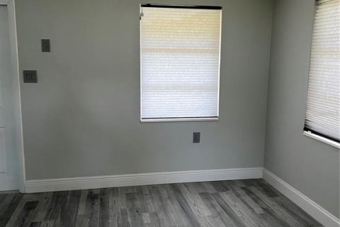 Apartamento en alquiler en New Port Richey, Florida, 1 dormitorio, 106.28 m2 № 1904515 - foto 3