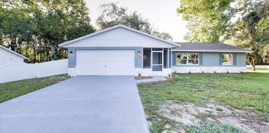 House in Inverness, Florida 3 bedrooms, 144.56 sq.m. № 1800153