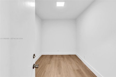 Casa en alquiler en Hollywood, Florida, 5 dormitorios, 187.2 m2 № 2031864 - foto 22