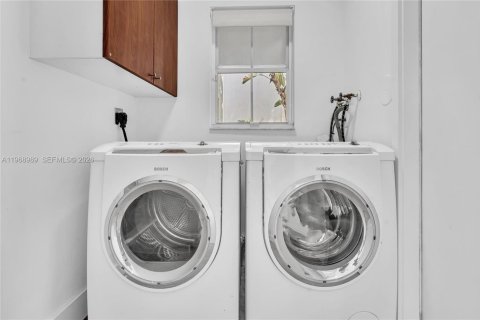 Casa en alquiler en Hollywood, Florida, 5 dormitorios, 187.2 m2 № 2031864 - foto 18