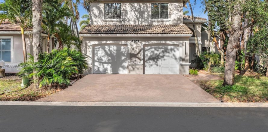 Casa en Hollywood, Florida 5 dormitorios, 187.2 m2 № 2031864