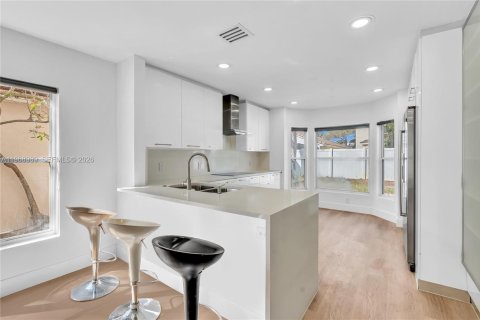 Casa en alquiler en Hollywood, Florida, 5 dormitorios, 187.2 m2 № 2031864 - foto 10