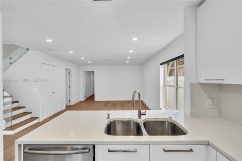 Casa en alquiler en Hollywood, Florida, 5 dormitorios, 187.2 m2 № 2031864 - foto 17