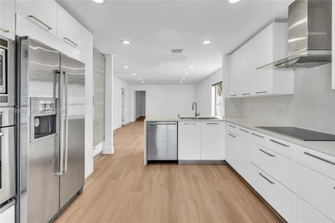 Casa en alquiler en Hollywood, Florida, 5 dormitorios, 187.2 m2 № 2031864 - foto 13