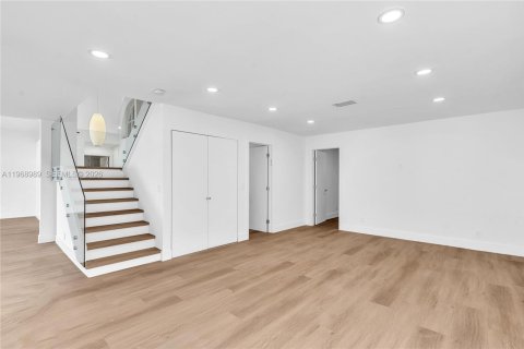 Casa en alquiler en Hollywood, Florida, 5 dormitorios, 187.2 m2 № 2031864 - foto 9