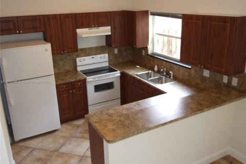 Купить таунхаус в Мирамар, Флорида 3 спальни, 157.93м2, № 1940869 - фото 2