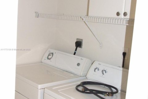 Купить таунхаус в Мирамар, Флорида 3 спальни, 157.93м2, № 1940869 - фото 15