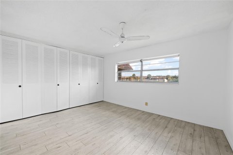 Condominio en venta en Lauderdale Lakes, Florida, 2 dormitorios, 87.7 m2 № 2154018 - foto 10