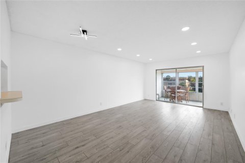 Condominio en venta en Lauderdale Lakes, Florida, 2 dormitorios, 87.7 m2 № 2154018 - foto 16
