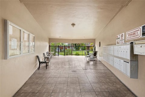 Condominio en venta en Lauderdale Lakes, Florida, 2 dormitorios, 87.7 m2 № 2154018 - foto 23