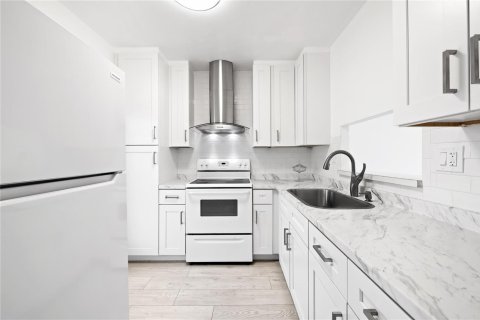 Condominio en venta en Lauderdale Lakes, Florida, 2 dormitorios, 87.7 m2 № 2154018 - foto 1