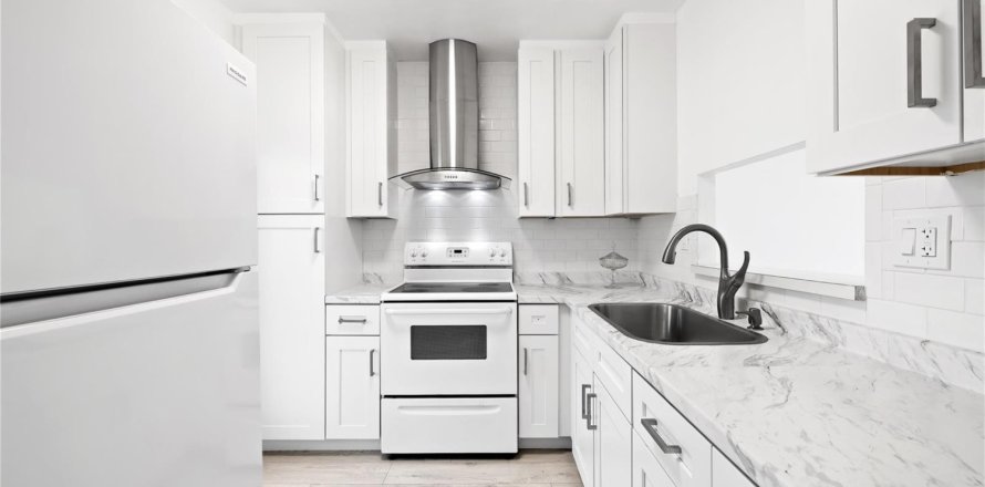Condominio en Lauderdale Lakes, Florida, 2 dormitorios № 2154018