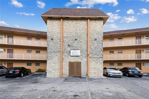 Condominio en venta en Lauderdale Lakes, Florida, 2 dormitorios, 87.7 m2 № 2154018 - foto 22