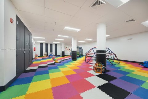 Снять в аренду кондоминиум в Майами-Бич, Флорида 2 спальни, 106.56м2, № 1954494 - фото 25