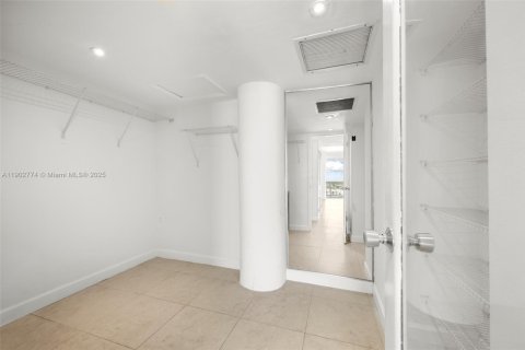 Снять в аренду кондоминиум в Майами-Бич, Флорида 2 спальни, 106.56м2, № 1954494 - фото 16