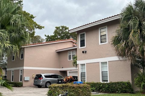 Immobilier commercial à vendre à Coral Springs, Floride: 631.74 m2 № 2267897 - photo 3