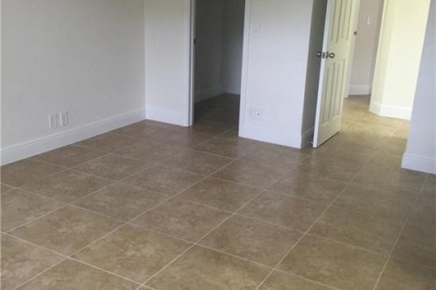 Immobilier commercial à vendre à Coral Springs, Floride: 631.74 m2 № 2267897 - photo 10