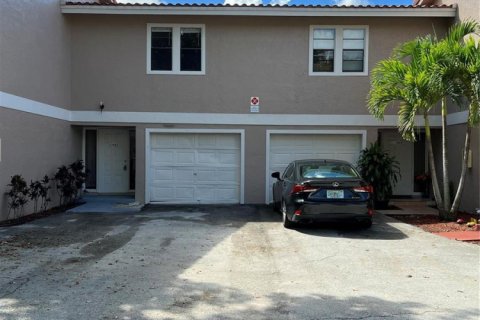 Immobilier commercial à vendre à Coral Springs, Floride: 631.74 m2 № 2267897 - photo 2