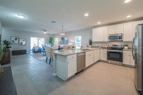 Villa ou maison à louer à Poinciana, Floride: 4 chambres, 159.79 m2 № 2145159 - photo 6